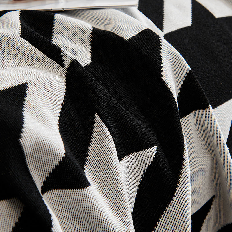 Cozy Houndstooth Throw Blanket