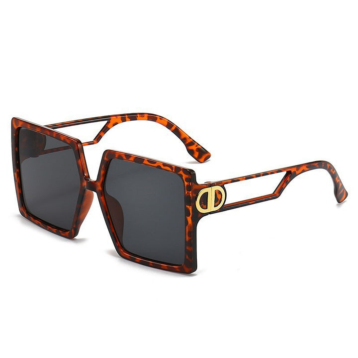 Fashionable Oversized Sunglasses