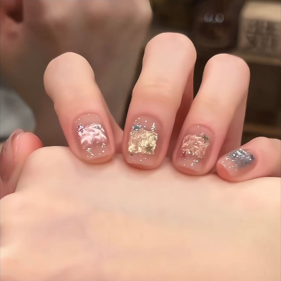 Artificial Nails in Innovative Glitter Design Bowlift