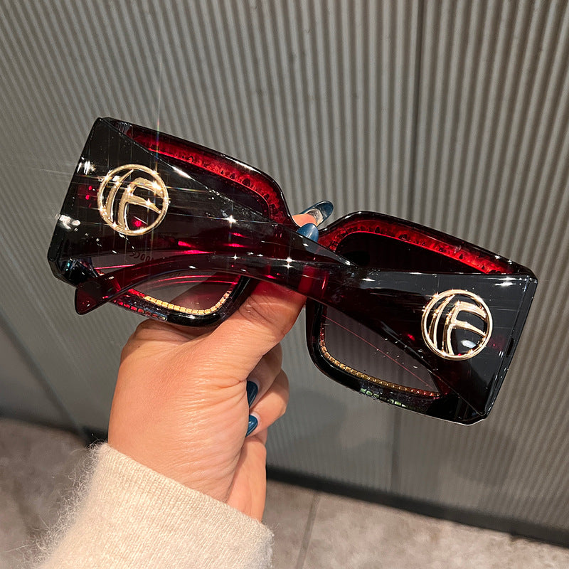 Women's sunglasses with rhinestone decorated frame Bowlift