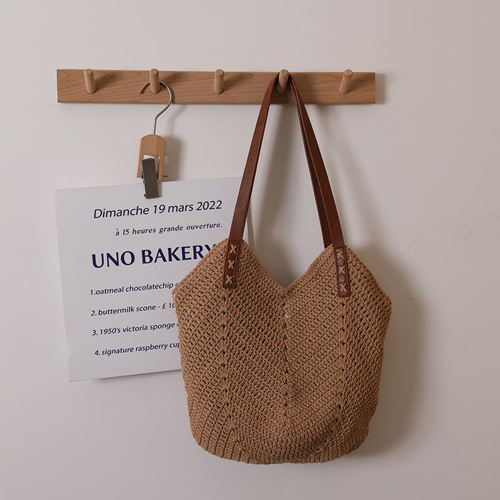 Handcrafted wicker bag with sturdy leather handles Bowlift