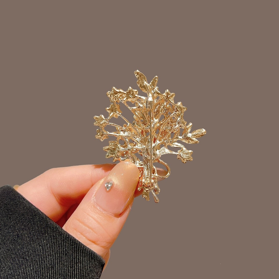 Elegant and Sparkling Brooch Bowlift