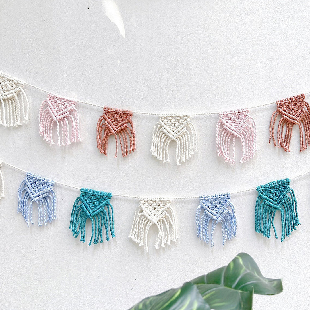 Macrame Wall Decoration with Intricate Fringe Bowlift