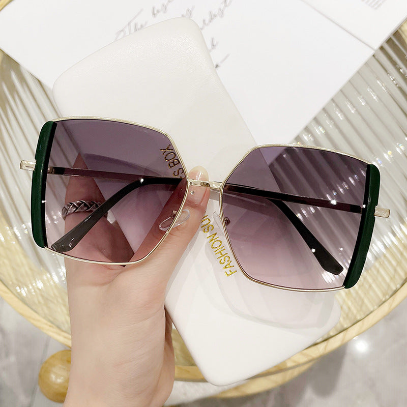 Women's Geometric Sunglasses with Luxurious Metal Frame Bowlift