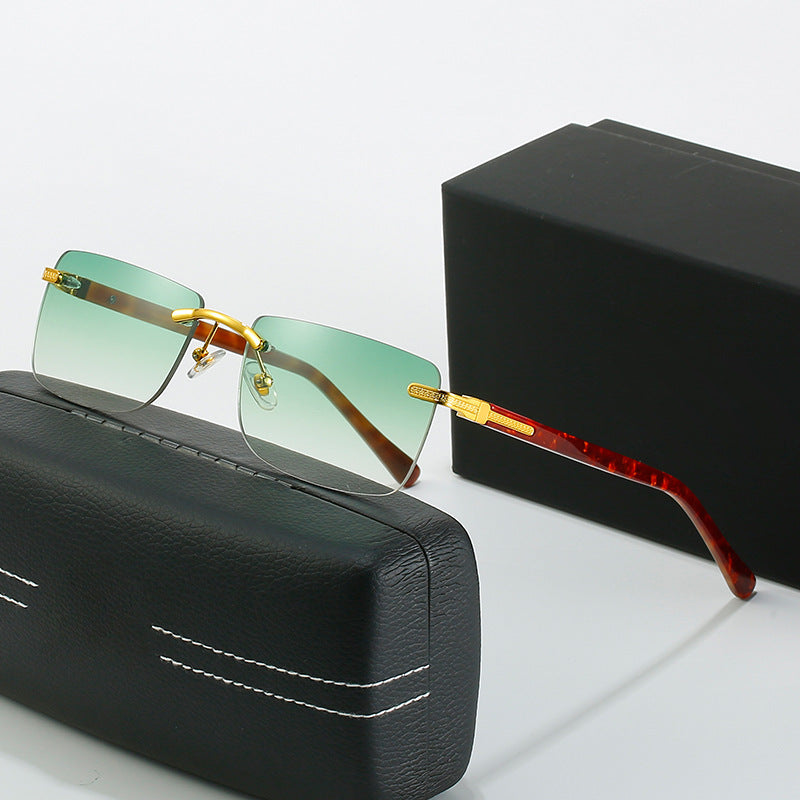 Women's fashionable sunglasses with a stylish, rectangular frame and elegant metal accents Bowlift