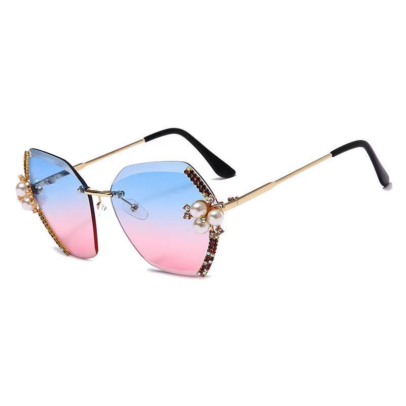 Women extravagant oversized sunglasses with pearl embellishments Bowlift