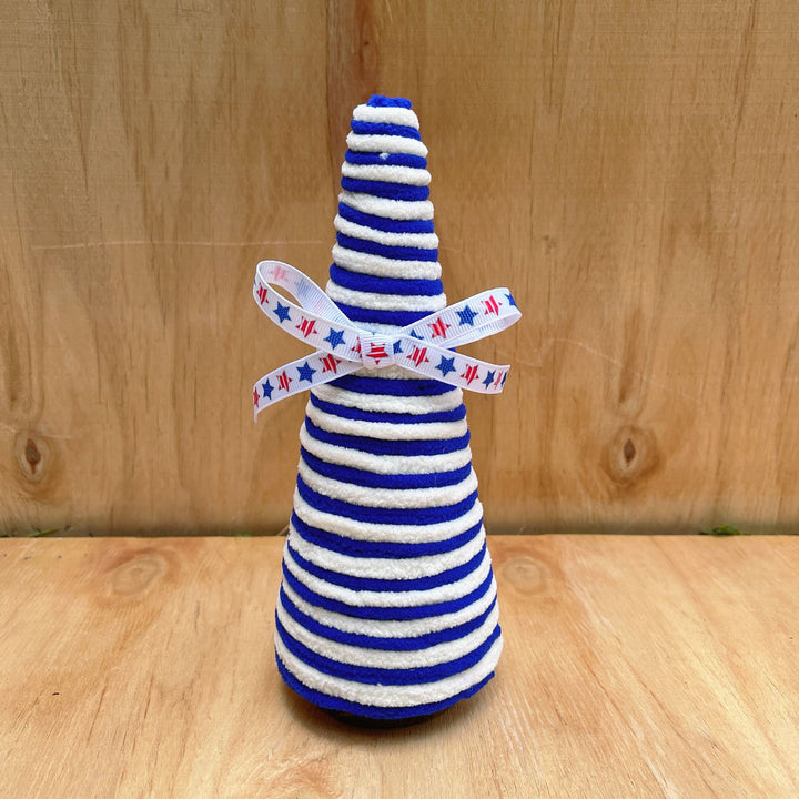 Unisex festive table tree made of knitted fleece with star topper and wooden base Bowlift