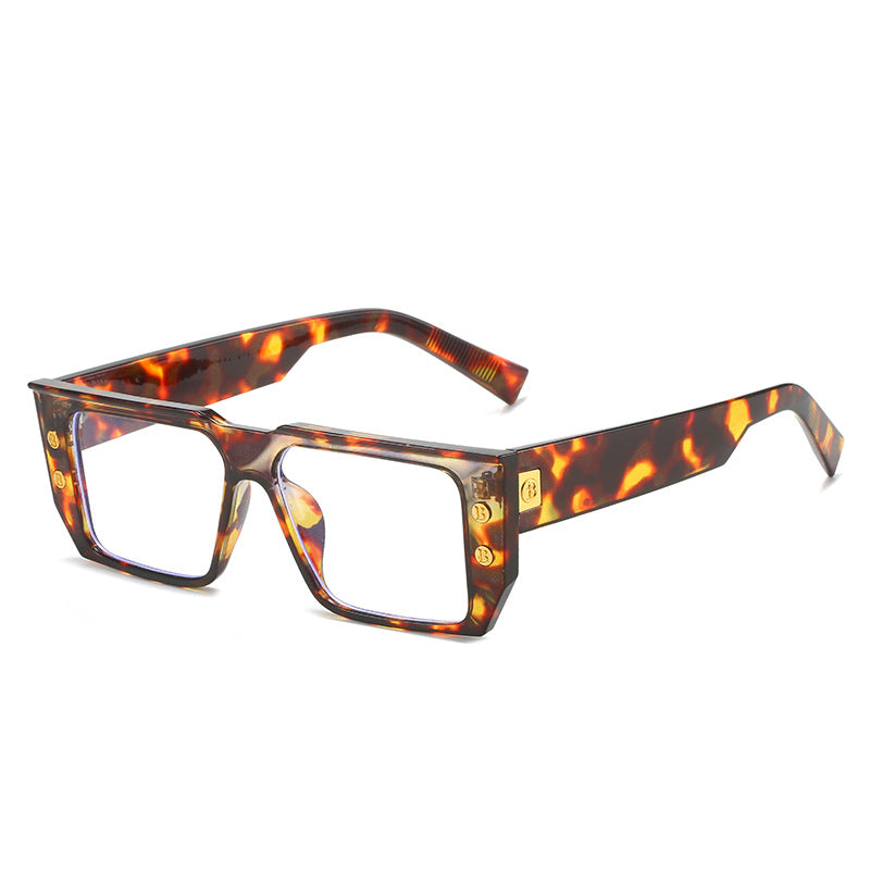Women's fashionable clear glasses with golden accents Bowlift