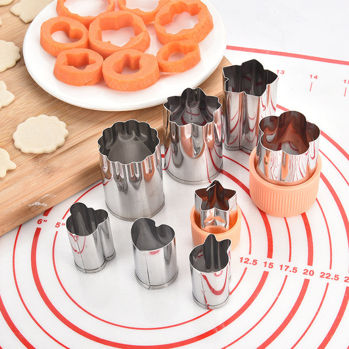 Cookie cutter set with ergonomic handle Bowlift