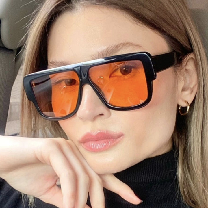 Ladies square sunglasses with distinctive frame Bowlift
