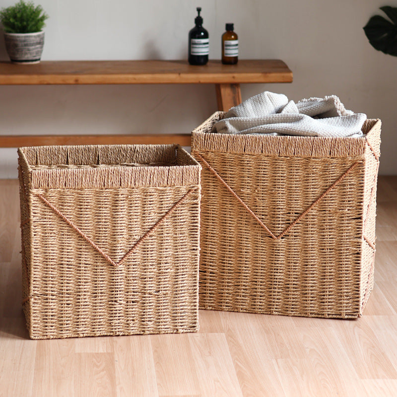 Storage basket made of braided rattan Bowlift