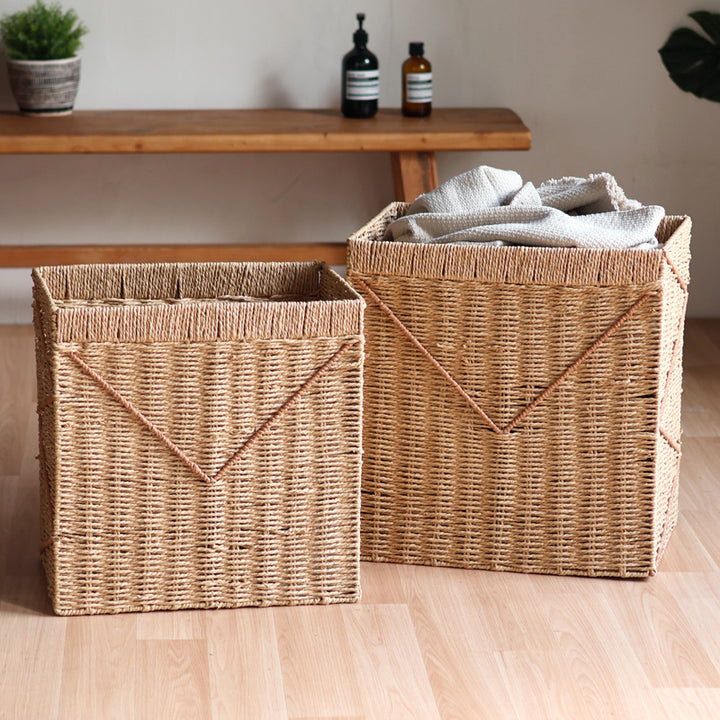 Storage basket made of braided rattan Bowlift