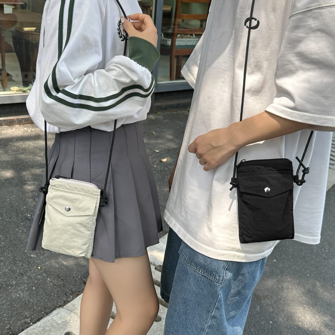 Practical Shoulder Bag with Water-Repellent Material and Adjustable Shoulder Strap Bowlift