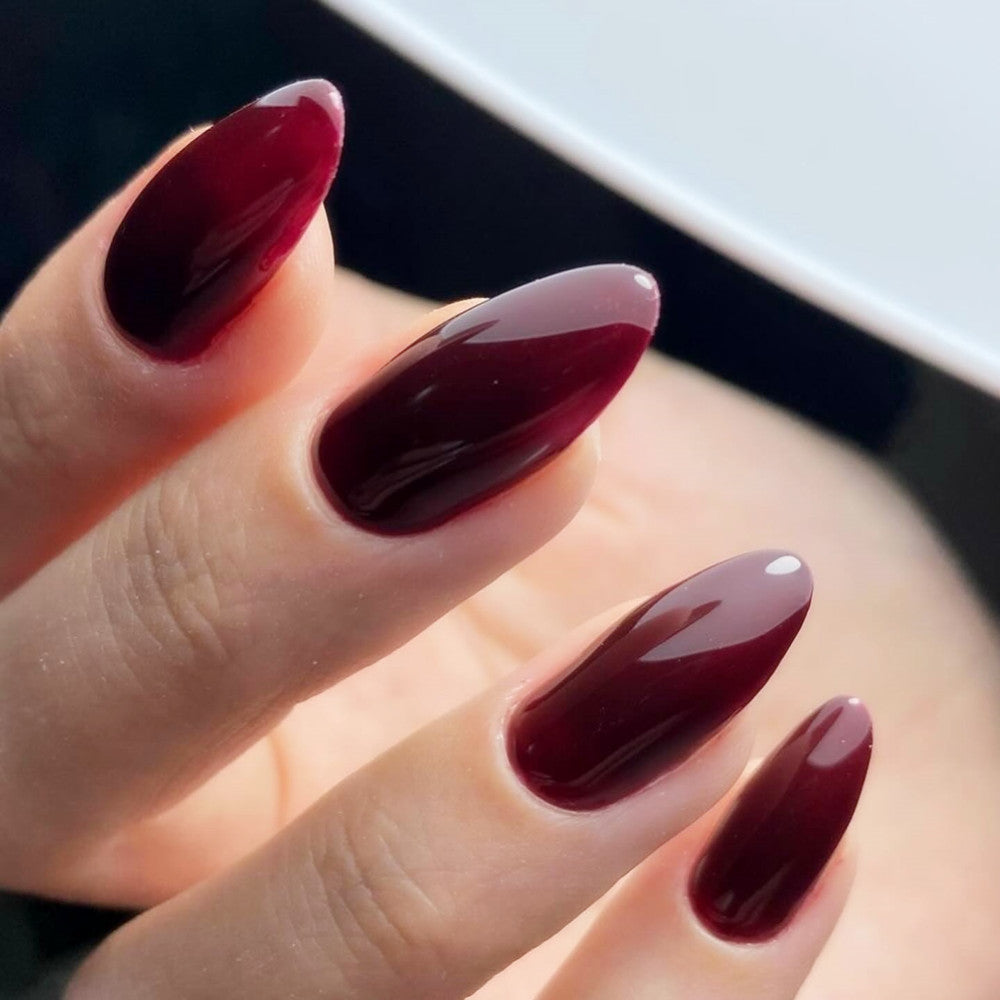 Acrylic nails with elegant almond shape Bowlift