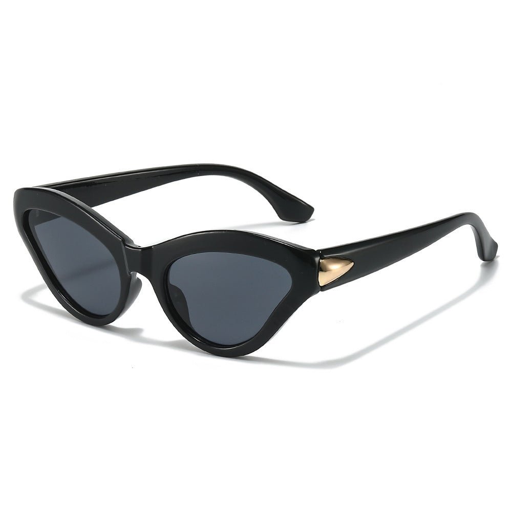 Vintage Cat-Eye Sunglasses with Luxurious Detailing Bowlift