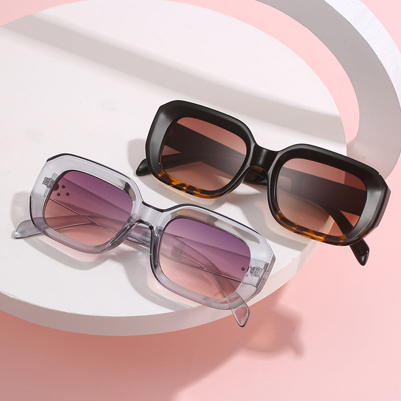 Ladies oversized square sunglasses with trendy design Bowlift