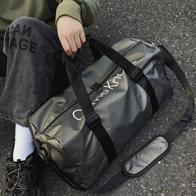 Travel bag with integrated trolley attachment system Bowlift