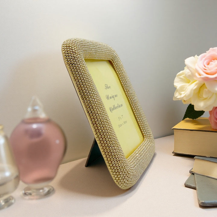 Elegant decorative picture frame with artistic design Bowlift