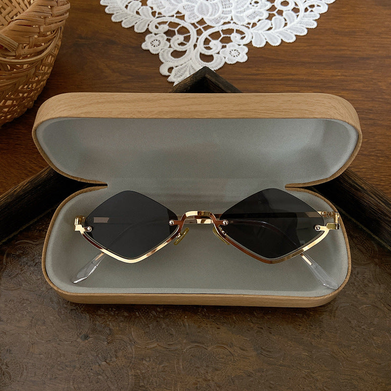 Fashionable Retro Sunglasses in Geometric Design Bowlift
