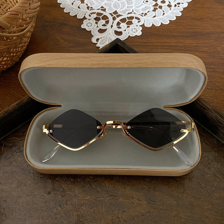 Fashionable Retro Sunglasses in Geometric Design Bowlift