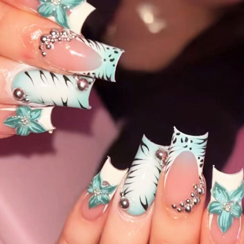 Artisan Decorative Nail Tips Bowlift