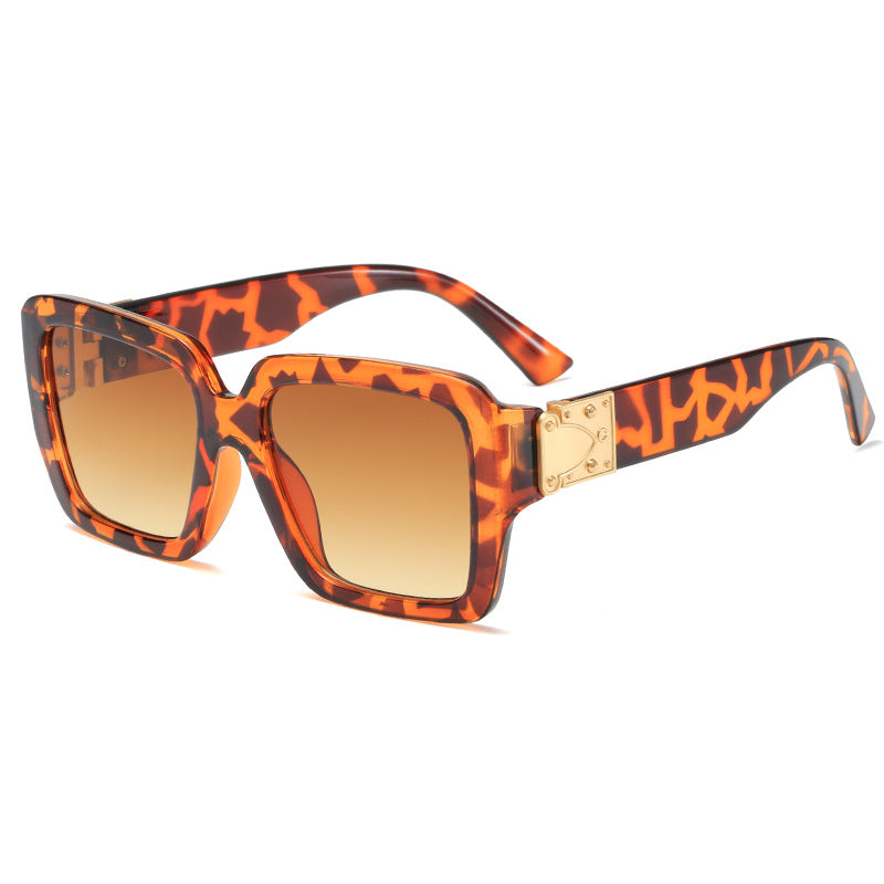 Women's oversized fashionable sunglasses with luxurious metal accents Bowlift