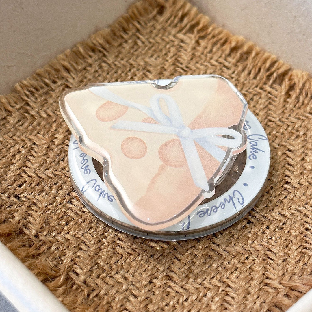 Fun refrigerator magnet in cake shape Bowlift