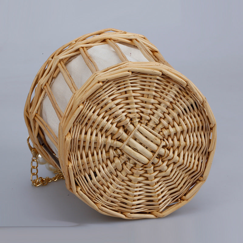 Women's elegant basket bag with pearl chain Bowlift