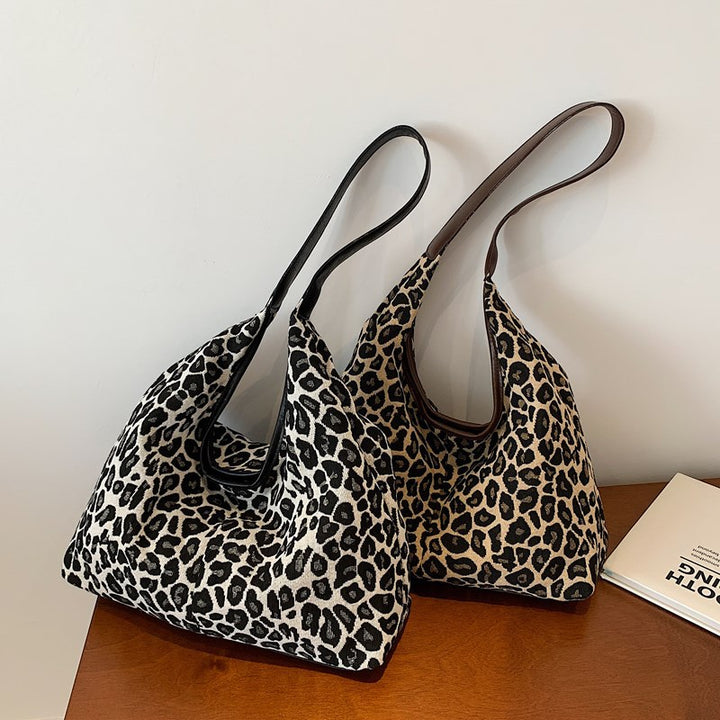 Stylish Leopard Print Hobo Bag Bowlift