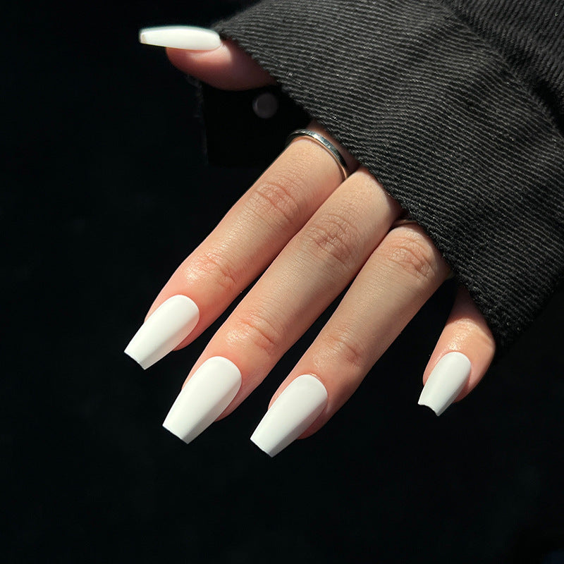 Artificial nail extensions in modern design Bowlift