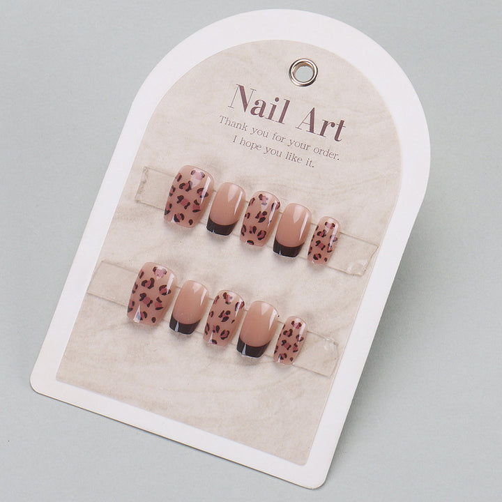 Elegant Press-On Nail Tips with Gold Accents Bowlift
