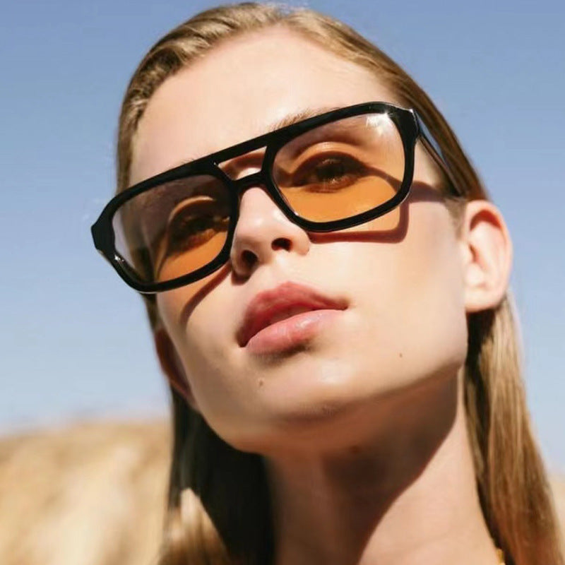 Women's fashionable square sunglasses made of transparent plastic Bowlift