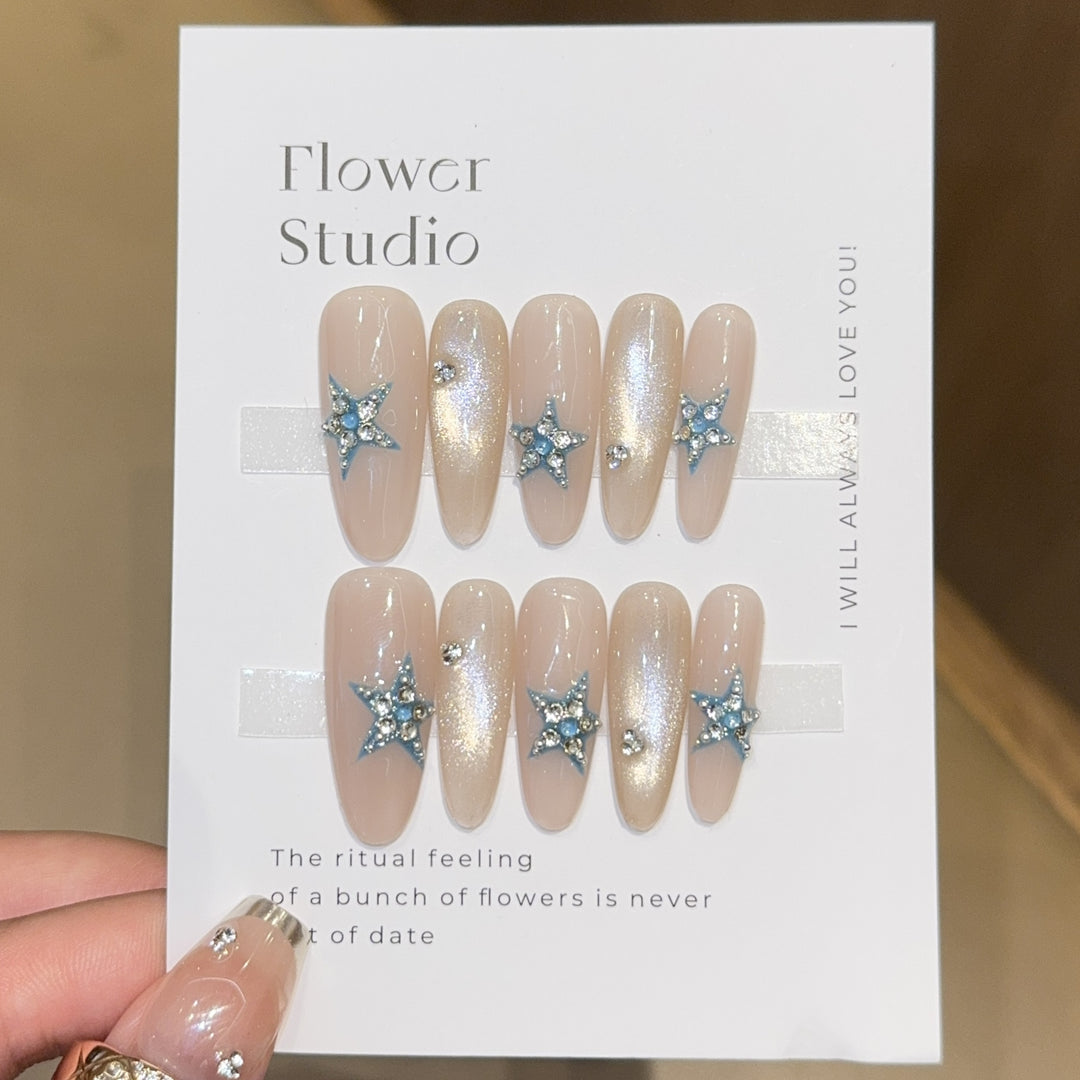 Glamorous artificial nails with star accents Bowlift