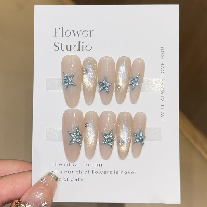 Glamorous artificial nails with star accents Bowlift