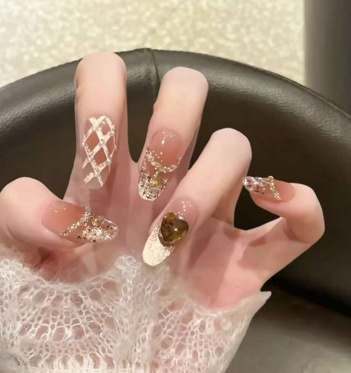 Artificial Nails in Stylish Ombre Design Bowlift