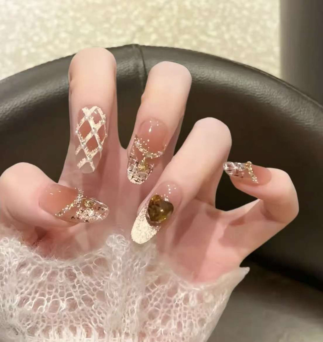 Artificial nails with elegant ombre finish Bowlift