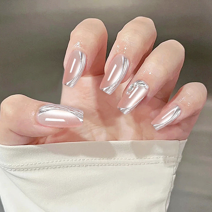 Glamorous artificial nails Bowlift