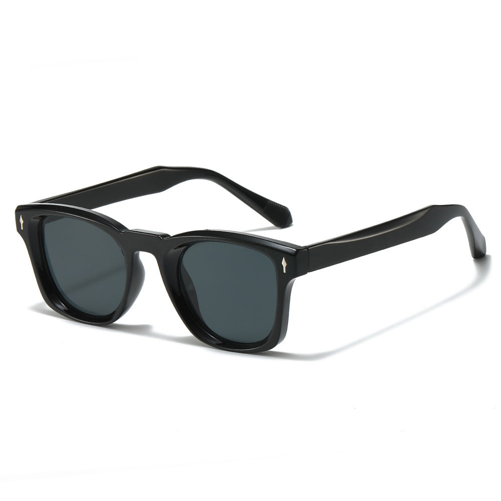 Stylish Cat-Eye Sunglasses with Geometric Design Bowlift
