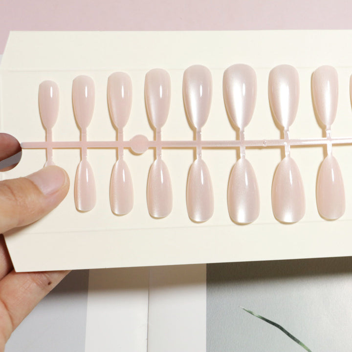Glittery Stiletto Press-On Nail Set Bowlift