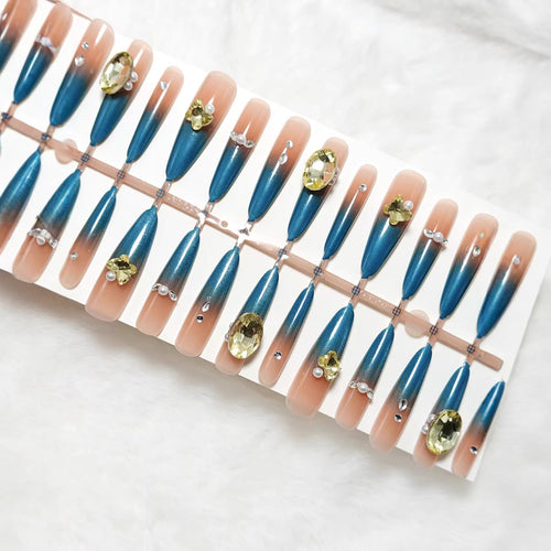 Artificial Nails in Elegant Stiletto Style with Sparkling Accents Bowlift
