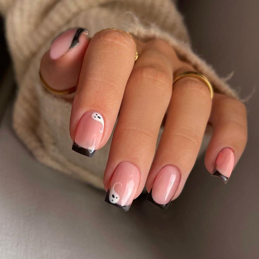 Artistic Halloween-Themed Press-On Nail Set Bowlift