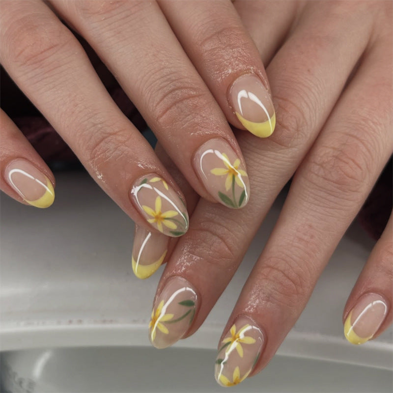 Artificial nail art with playful dots and bows Bowlift