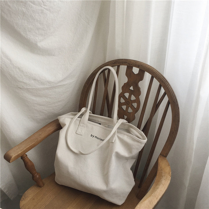 Everyday handbag with spacious interior and sturdy design Bowlift