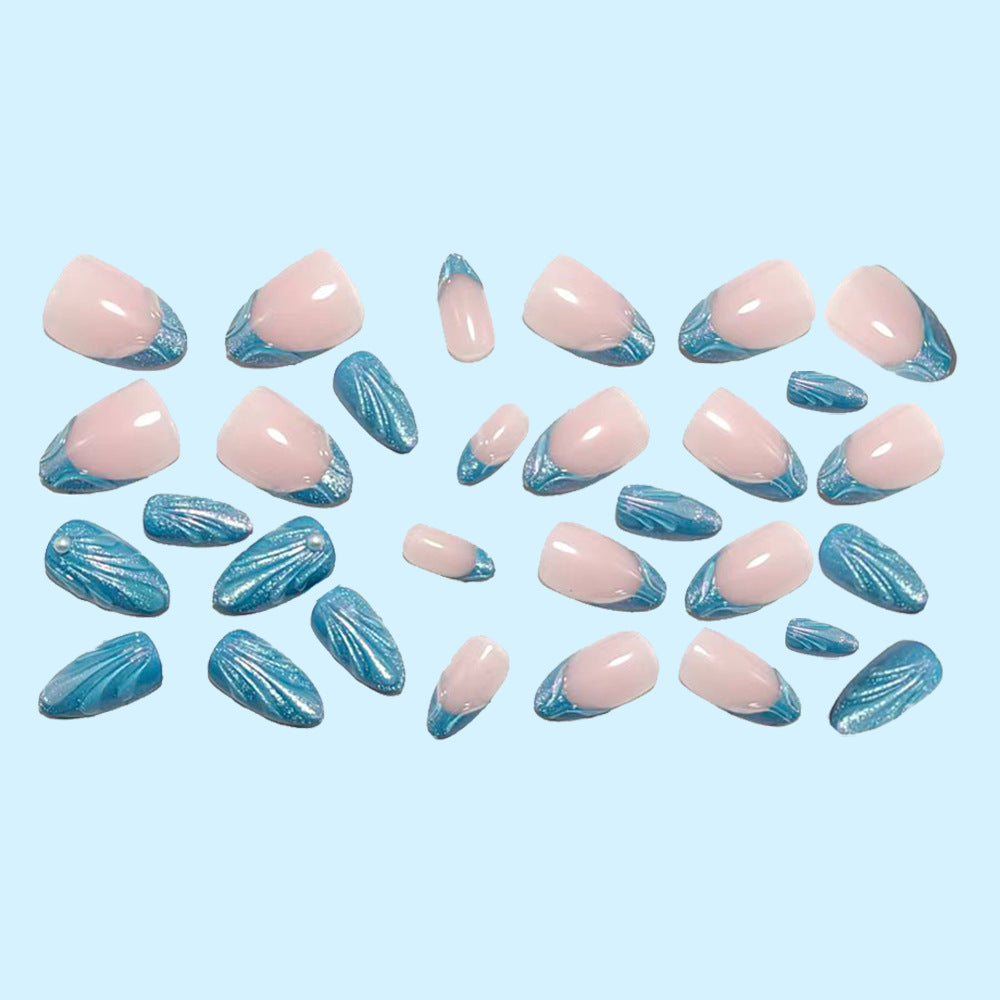 Artificial Nails in Elegant Wave Design Bowlift