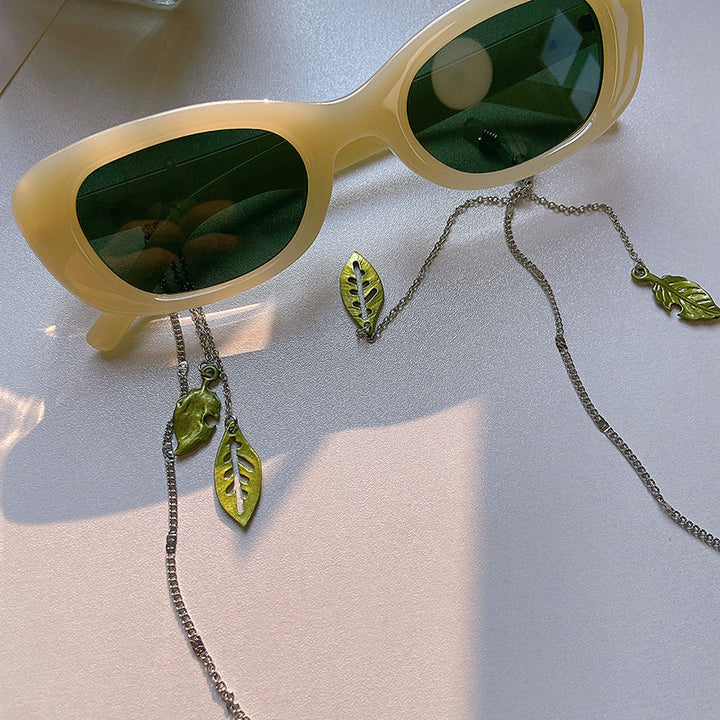Fashionable glasses holder chain with leaf motifs Bowlift