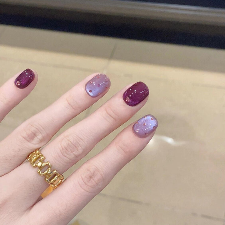 Artificial nails with unique glitter accents Bowlift