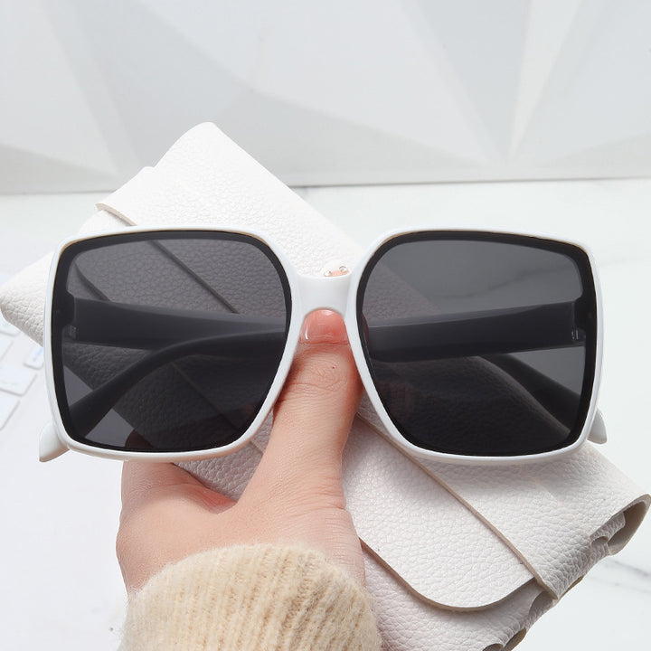 Ladies oversized sunglasses in modern tortoiseshell design Bowlift