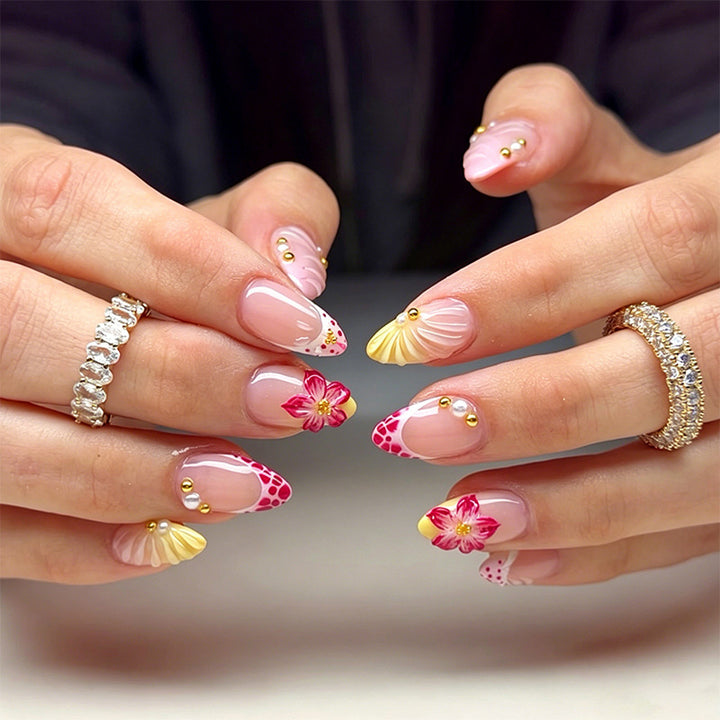 Artificial nail set with floral motifs and elegant embellishments Bowlift