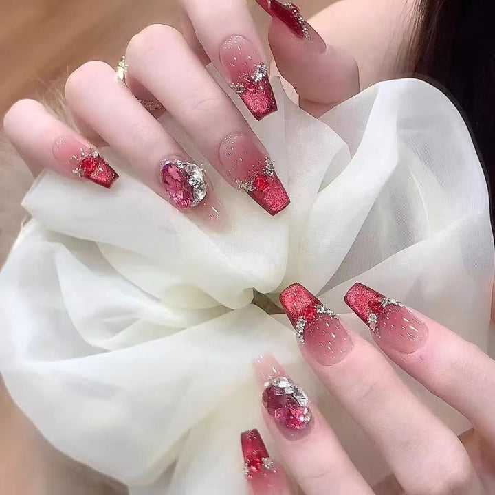 Glamorous and Sparkling Art Nails Bowlift