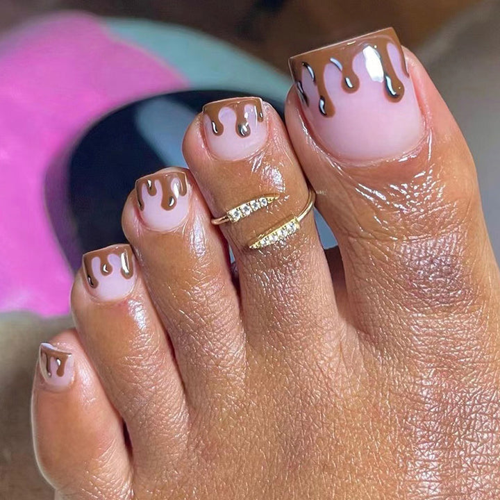 Creative nail art in chocolate glaze design Bowlift